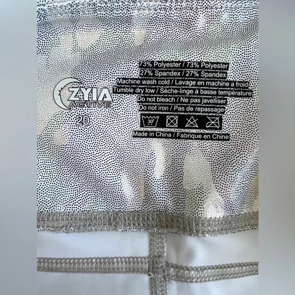 ZYIA Silver Camo Metallic holographic unicorn Hi-Rise crop
Leggings plus size 20 - Picture 11 of 12